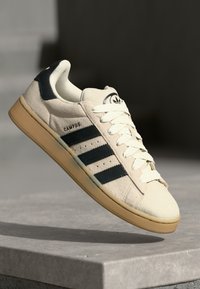 CAMPUS 00S UNISEX - Chaussures de skate - cream white/core black