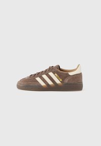 HANDBALL SPEZIAL UNISEX - Baskets basses - earth strata/wonder white/gum