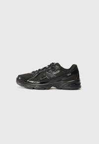 740 UNISEX - Baskets basses - black